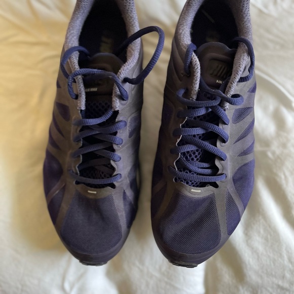 GUC 💜Nike Airmax Sneakers in purple and black; size 10 - Picture 1 of 10